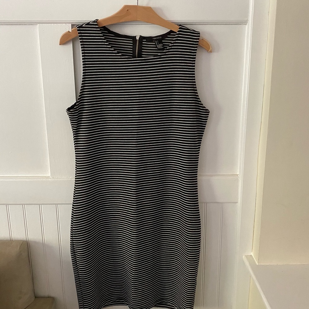 Black / white dress
